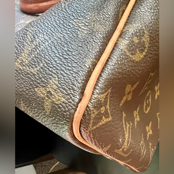 Auth Louis Vuitton Monogram Speedy 30 with Lock and Key - Picture 7 of 15